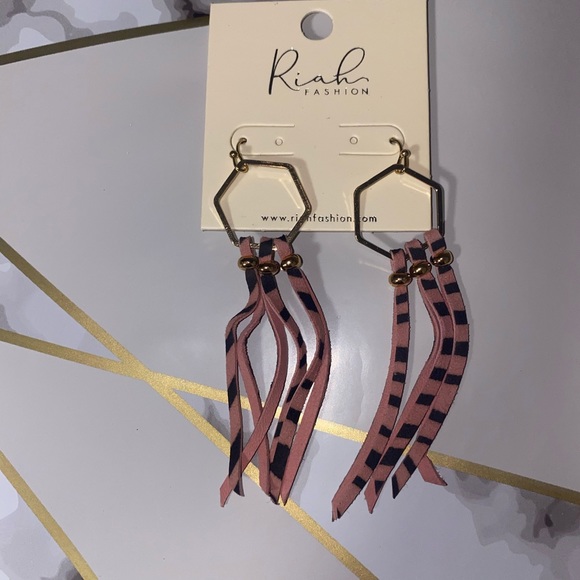 Wild strings earrings - Picture 2 of 4